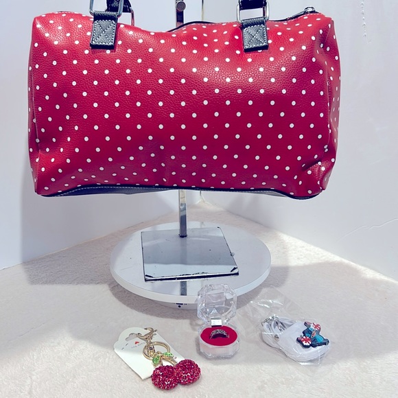 Minnie Mouse Satchel LN & Free Cherry Keychain, Free Ring Band & Croc Keychain - Picture 5 of 10